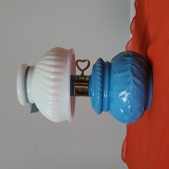 AVON Courting Lamp Decanter! Men's Elusive Cologne Full Bottle!! - Picture 3 of 13